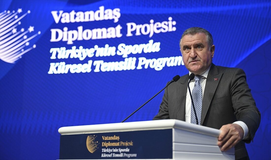Gençlik ve Spor Bakanı Osman Aşkın Bak, kitleleri etkileyen evrensel