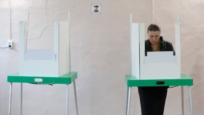 Gürcistan'da dün yapılan parlamento seçimlerinde, yüzde 53,93 oy alan iktidardaki