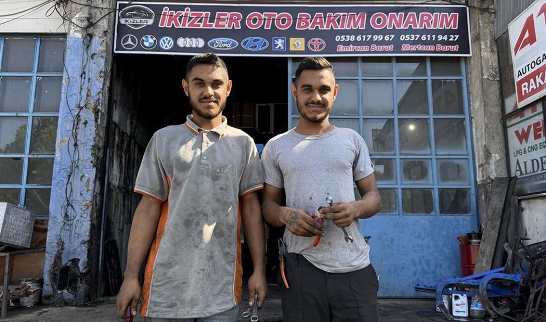 Zonguldak'ın Devrek ilçesinde yaşayan ve hayatları boyunca birbirlerinden ayrılmayan ikizler