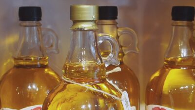 Uzmanlar ve sektör temsilcileri, tüketicilere zeytinyağını, üretim ve satış merkezleri