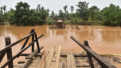 Hindistan'ın Meghalaya eyaletinde aşırı yağışın yol açtığı ani sel ve
