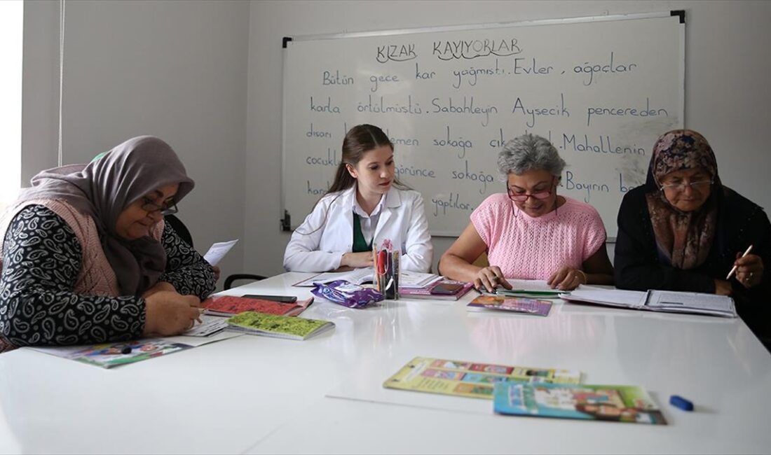 Kayseri'de çeşitli sebeplerden okula gidemeyen kadınlar, Hacılar Kaymakamlığı Aile Destek