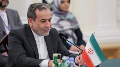 İran Dışişleri Bakanı Abbas Erakçi, ülkesine komşu ülkelerin, topraklarının İran'a