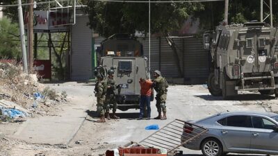 İsrail ordusu, işgal altındaki Batı Şeria'nın çeşitli bölgelerine düzenlediği baskınlarda