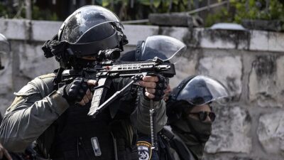 İsrail askerleri Kudüs'ün kuzeybatısındaki Biddu beldesinde kovaladığı Filistinli bir grup