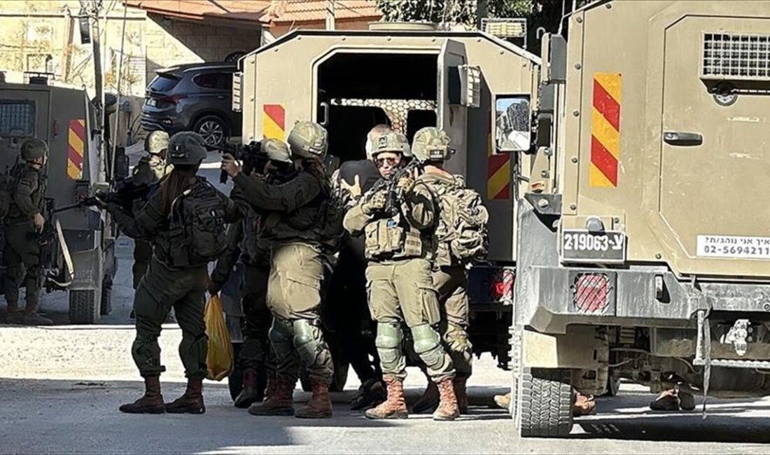 İSTANBUL (AA) – İsrail ordusu Batı Şeria’da 25 Filistinliyi gözaltına