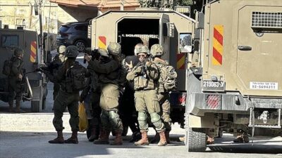 İSTANBUL (AA) – İsrail ordusu Batı Şeria’da 25 Filistinliyi gözaltına