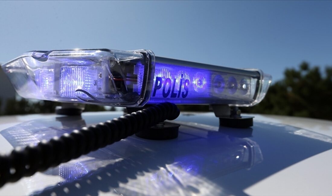 İstanbul'da sokak satıcılarına yönelik gerçekleştirilen uyuşturucu operasyonunda 44 şüpheli gözaltına