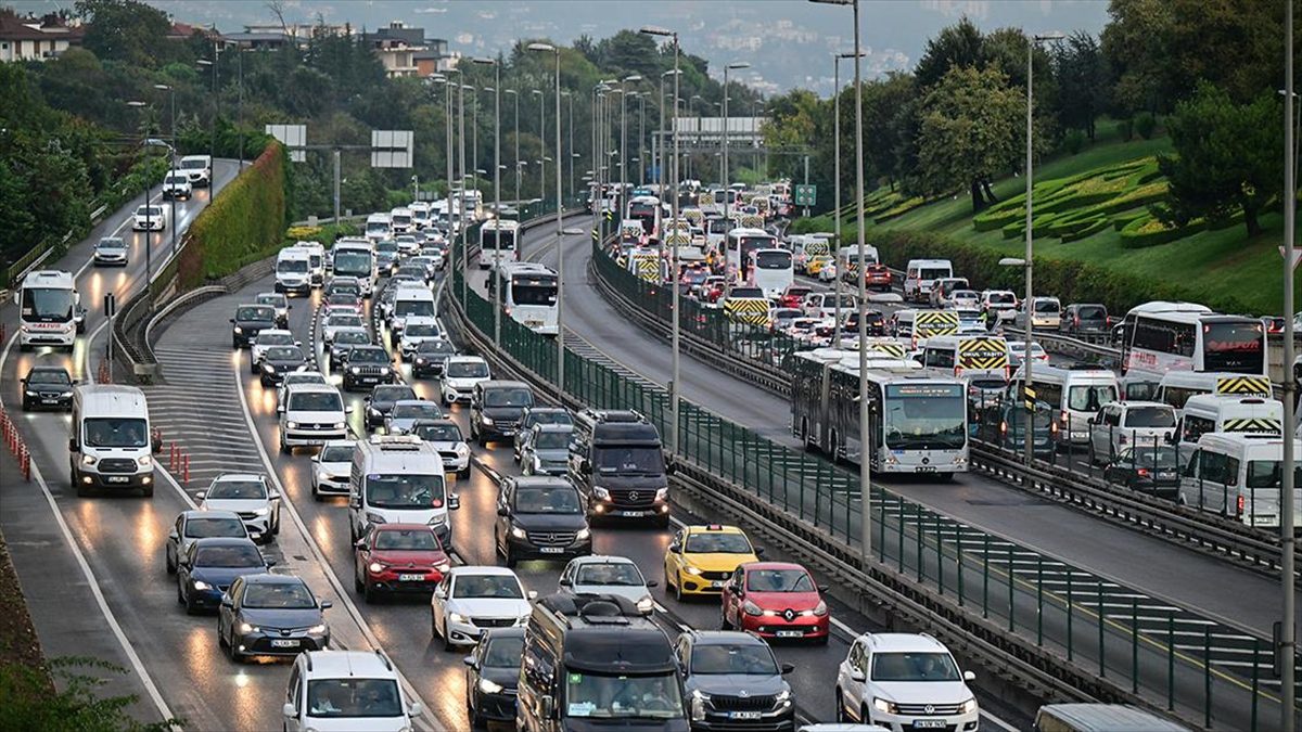 İSTANBUL (AA) – Sabah erken saatlerde başlayan okul mesaisi ve