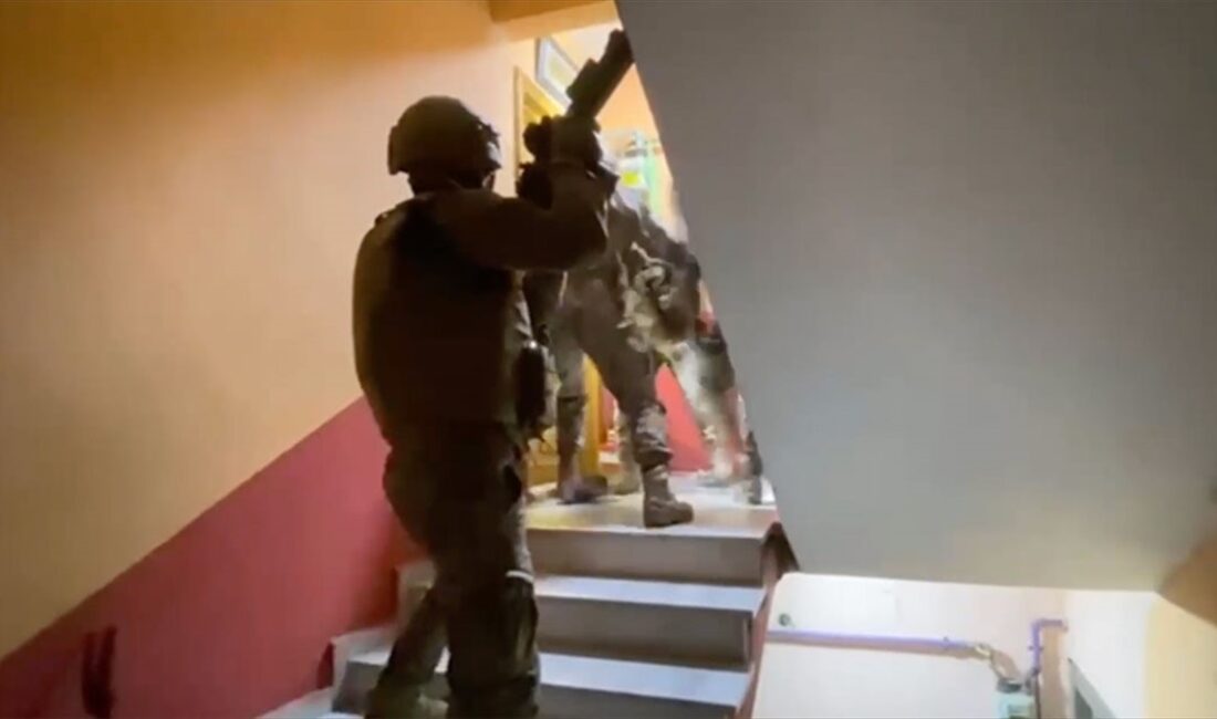 İstanbul'da terör örgütü DEAŞ'a düzenlenen operasyonda 33 şüpheli yakalandı.