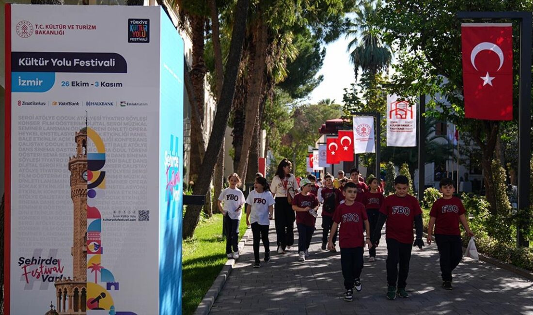 Kültür ve Turizm Bakanlığınca düzenlenen İzmir Kültür Yolu Festivali'nde konserlerden