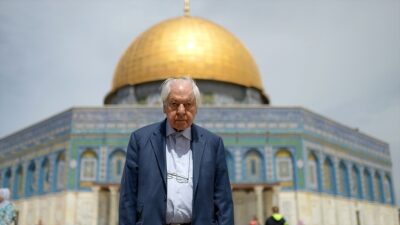 Ömrünün son yıllarında, 81 yaşındayken şiirler yazdığı Kudüs'e giderek Mescid-i