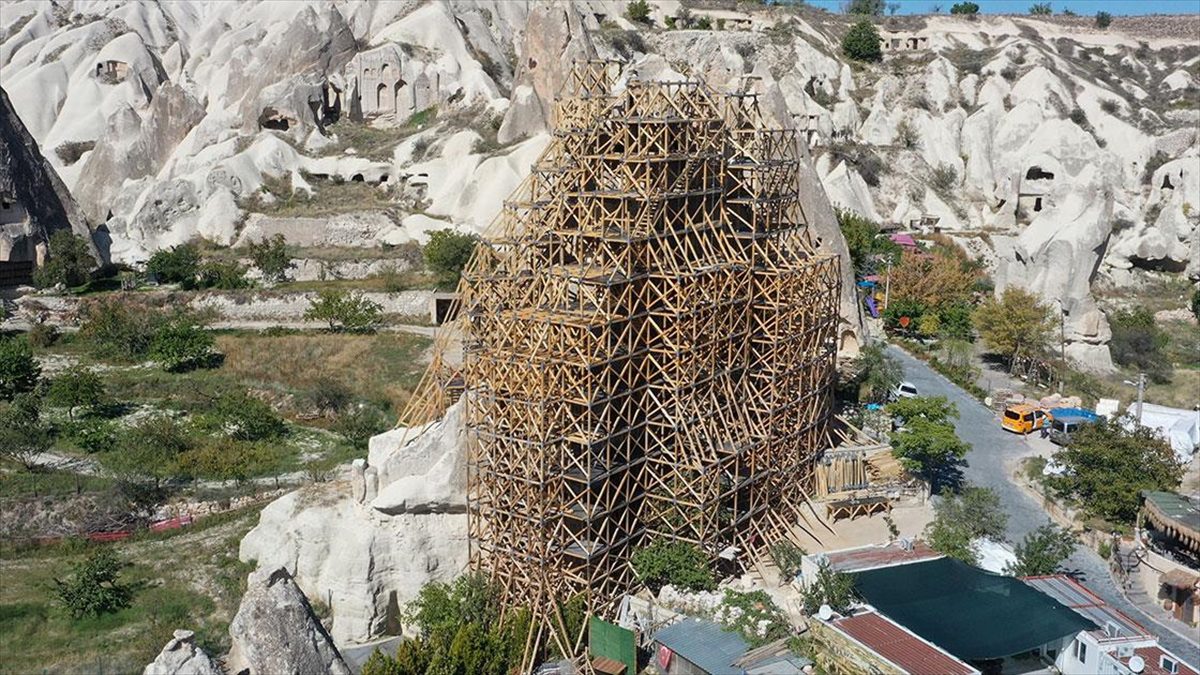 Kapadokya'da milyonlarca yıl önce oluşan peribacaları, bilim insanları ve uzmanların