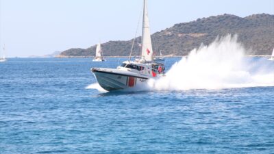 - Kaş Limanı açıklarında 101 teknenin yer aldığı korteje, Sahil