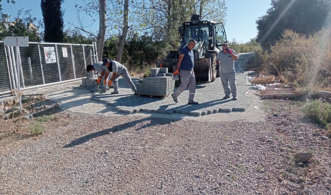 ANTALYA (AA) – Kemer Belediyesi Fen İşleri Müdürlüğü ekiplerince yol