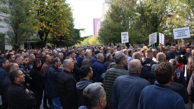 KOSOVA (AA) – “Y&ouml;netim iş yasasına saygı duy”, “Maaş zammı