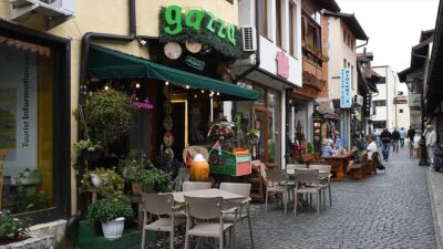 10 yıldır "Gazze" adlı kafeyi işleten Halid Jonuzi, "Elimden daha