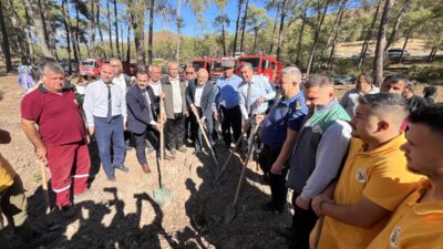 ANTALYA (AA) – Kumluca'da, Türkiye Cumhuriyeti'nin kuruluşunun 101. Yıl dönümü