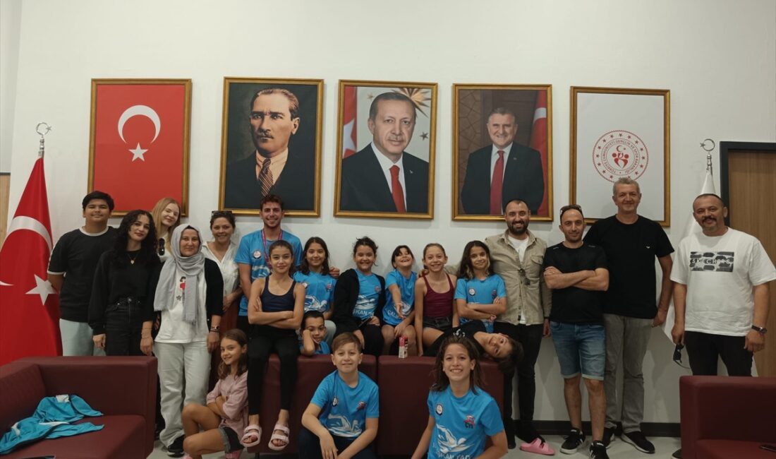 ANTALYA (AA) – Antalya'da gerçekleştirilen Yüzme Yarışları İl Şampiyonası'na Kumluca'dan