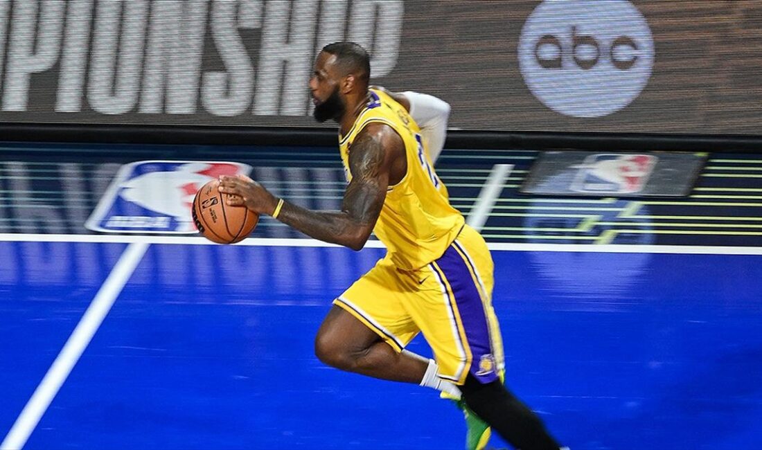 LeBron James ile oğlu Bronny, Lakers'ın sezon açılışında, NBA'de birlikte
