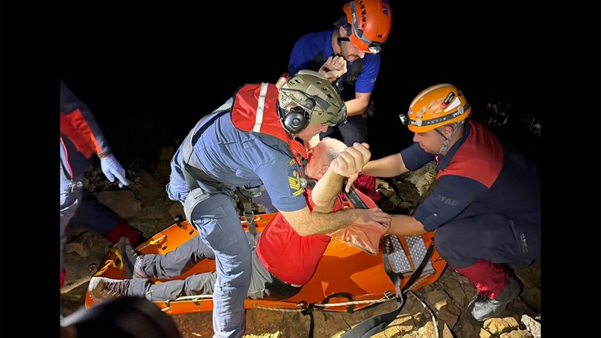Antalya'da Adrasan-Likya yolunda kalp rahatsızlığı geçiren kişi, Sahil Güvenlik Komutanlığına