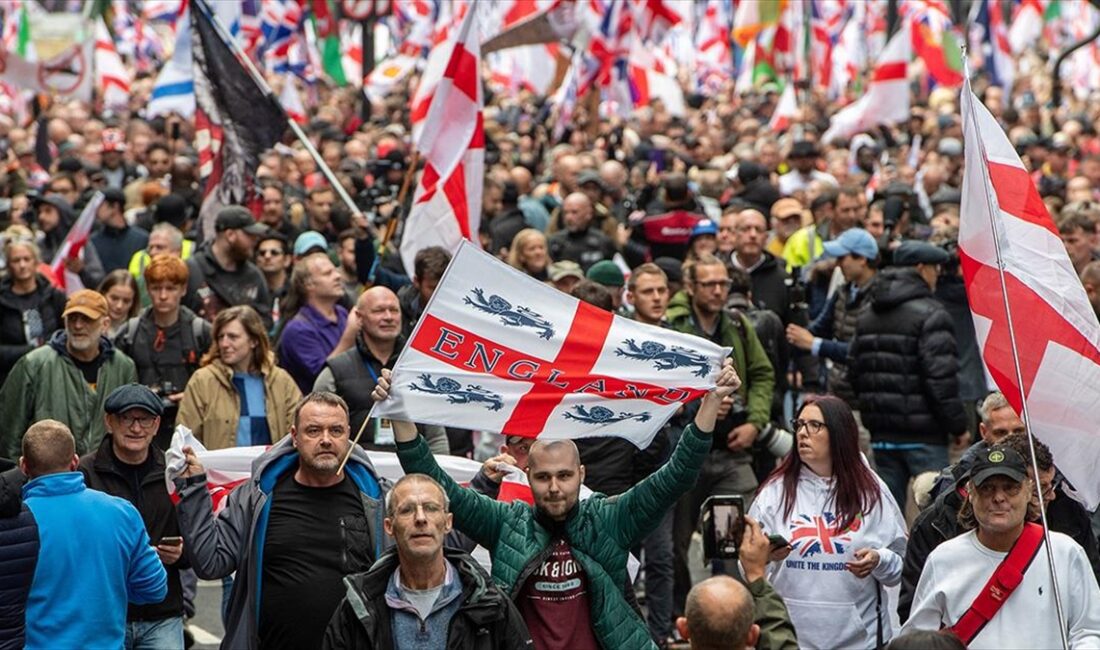İngiltere'nin başkenti Londra'da aşırı sağcıların yaptığı eylem üzerine ırkçılık karşıtları