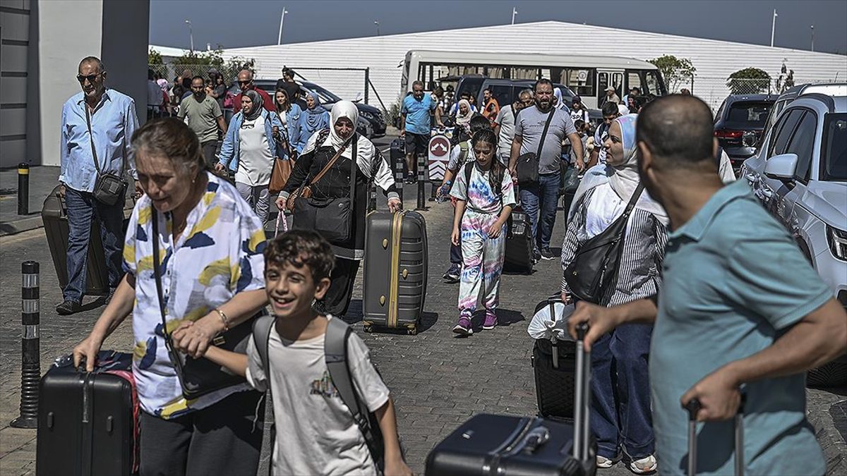 Türkiye'nin Beyrut Büyükelçiliği, Lübnan'dan ayrılmak isteyen Türk vatandaşlarının deniz yoluyla