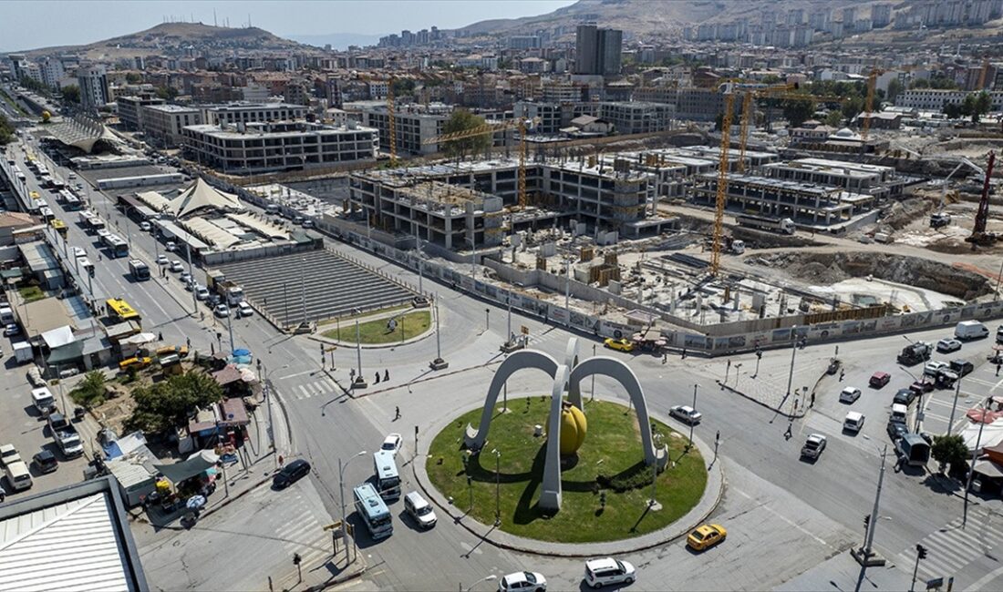 Kahramanmaraş merkezli 6 Şubat 2023'teki depremlerde neredeyse tamamen yıkılan Malatya'daki