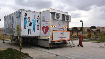 Van'da Sağlık Müdürlüğünce oluşturulan ekipler, kırsal mahallelerde yürüttükleri çalışmalarla hem