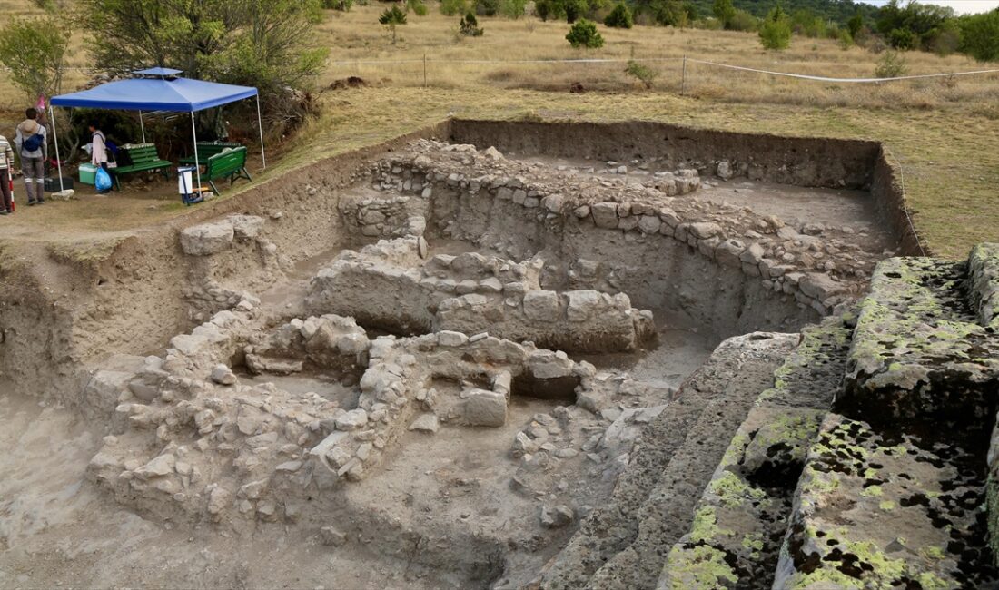 Eskişehir'deki Midas Kale'de yürütülen arkeolojik kazıda, Friglere ait fırın ve