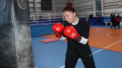 Milli boksör Yonca Gül Yılmaz, örnek aldığı olimpiyat madalyalı milli