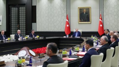 ANKARA (AA) – Cumhurbaşkanlığı Külliyesi’ndeki toplantı, saat 15.40’ta başladı. Muhabir: