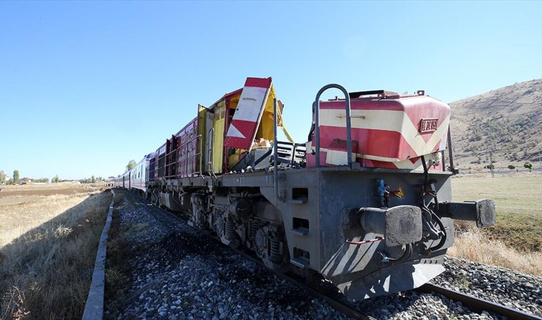 VAN (AA) – Tatvan’dan Elazığ’a giden yolcu treni, Muş’a bağlı