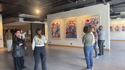 İSTANBUL (AA) – Nergis Abıyeva k&uuml;rat&ouml;rl&uuml;ğ&uuml;nde hayata ge&ccedil;irilen sergi, Azeri’nin