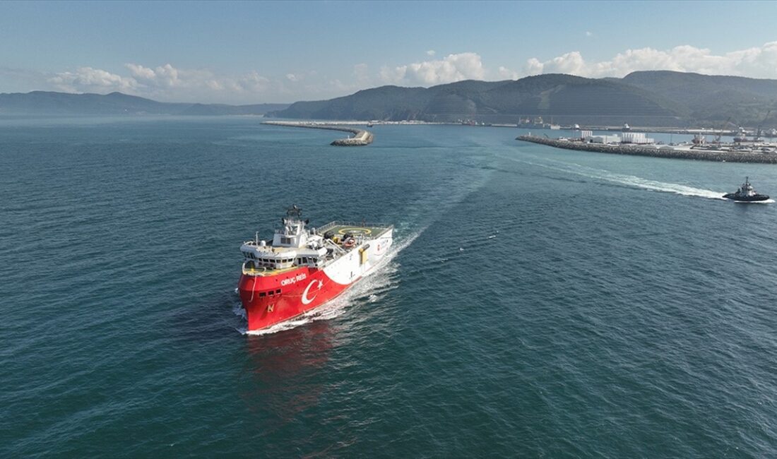 Türkiye'nin yerli ve milli imkanlarla geliştirdiği Oruç Reis Araştırma Gemisi,
