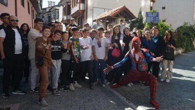 Türkiye'yi gezme hayaliyle "Örümcek Adam" kostümü ile yola çıkan Salih