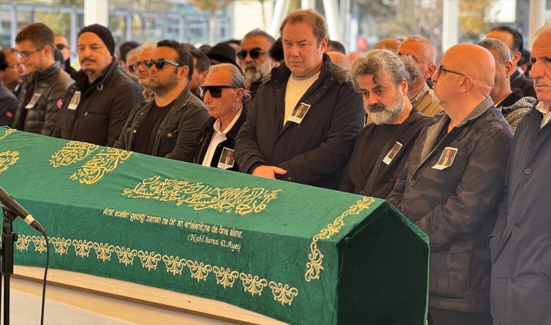 İSTANBUL (AA) – Levent Barbaros Hayrettin Paşa Camii’nde öğle vakti