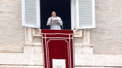 Katoliklerin ruhani lideri ve Vatikan Devlet Başkanı Papa Franciscus, uluslararası
