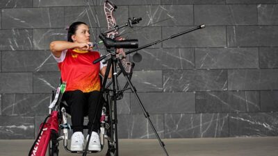 Tekerlekli sandalye tenisinde birçok başarıya imza attıktan sonra tenisi bırakarak