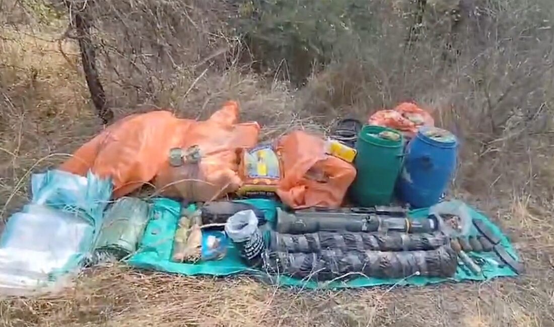 Milli Savunma Bakanlığı, Pençe-Kilit Operasyonu bölgesinde teröristlere ait sığınaklarda silah,