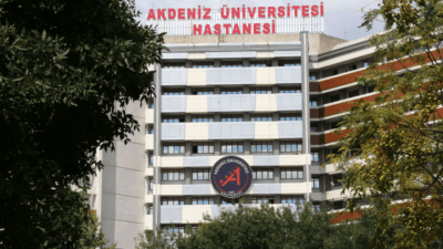 Akdeniz Üniversitesi Hastanesi sağlık sisteminde kriz devam ediyor. Hastaların şikayetlerine