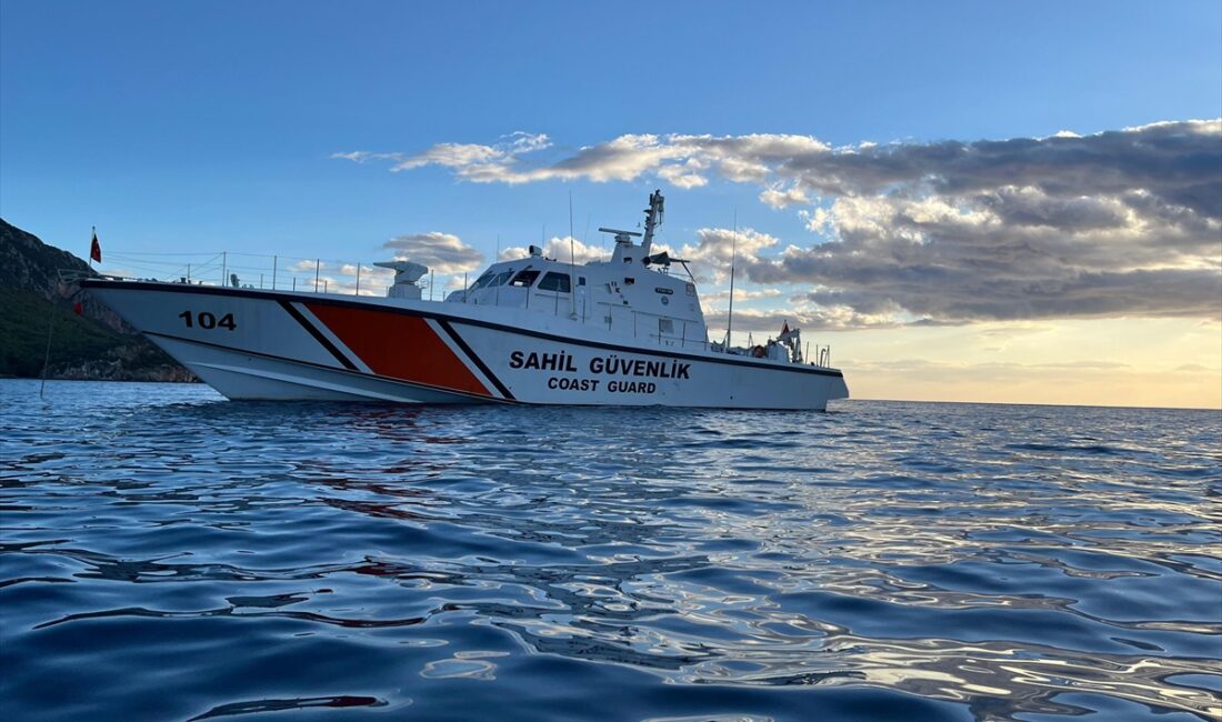 ANTALYA (AA) – Sahil Güvenlik Antalya Grup Komutanlığına bağlı botlar,