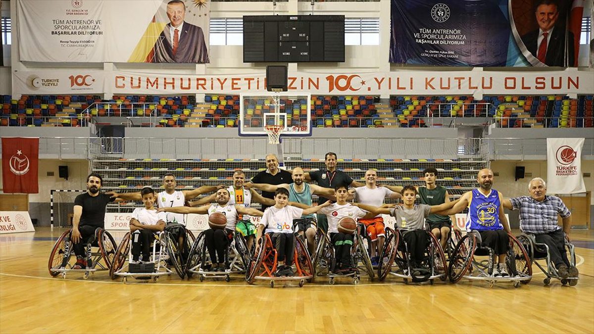 Tekerlekli Sandalye Basketbol Süper Lig ekiplerinden Şanlıurfa Büyükşehir Belediyesi Tekerlekli