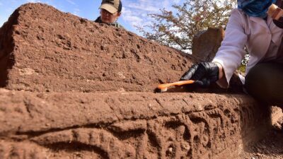 Bitlis'in Ahlat ilçesindeki Selçuklu Meydan Mezarlığı'nda yürütülen kazı ve restorasyon