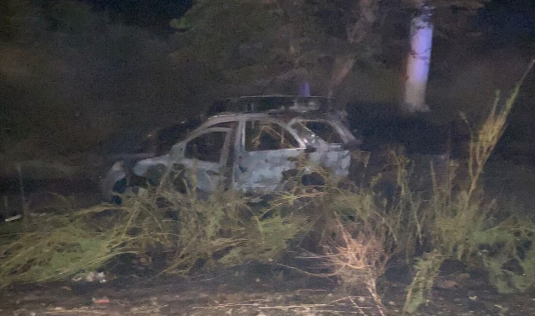 ANTALYA (AA) – Antalya'nın Serik ilçesinde park halindeyken yangın çıkan
