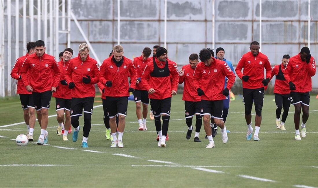 Trendyol Süper Lig ekiplerinden Net Global Sivasspor'un teknik direktörü Bülent