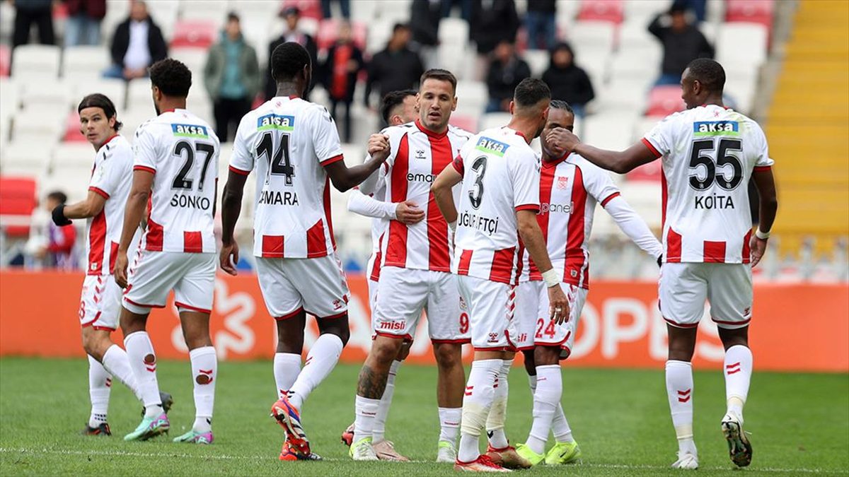 Trendyol Süper Lig'in 9. haftasında Net Global Sivasspor, sahasında Atakaş