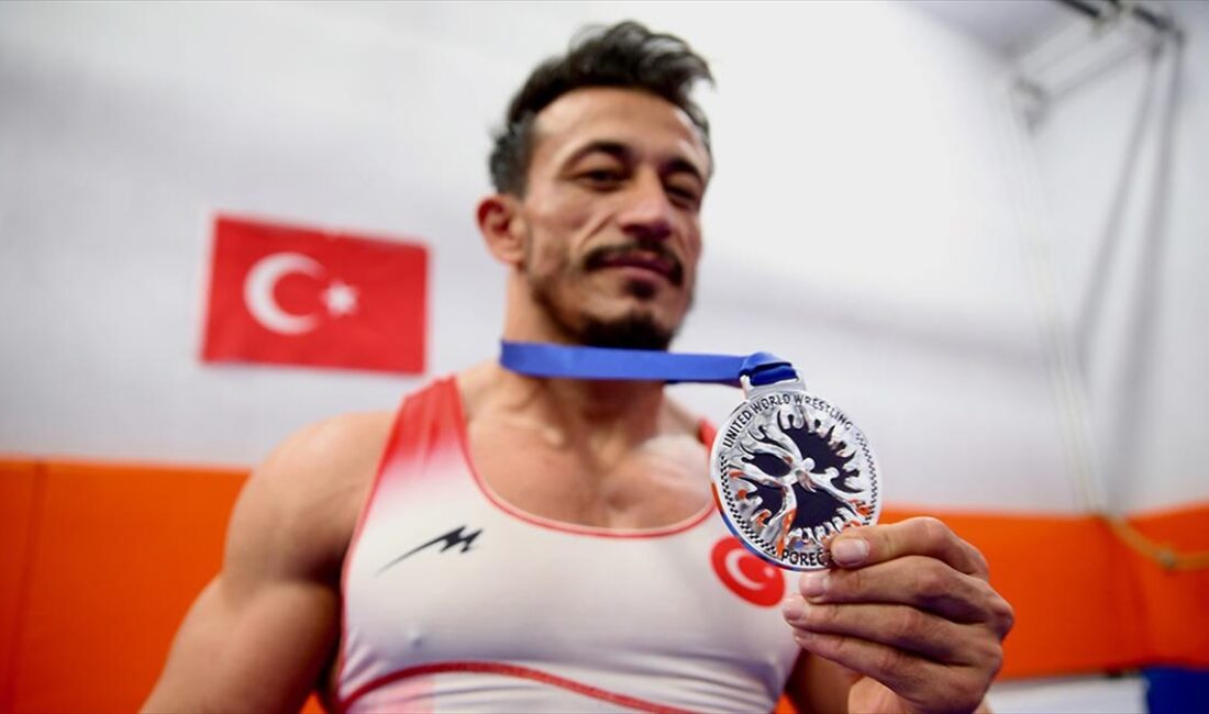 Dünya ikincisi milli sporcu Uğur Arı, gelecek yıl Macaristan'da düzenlenecek