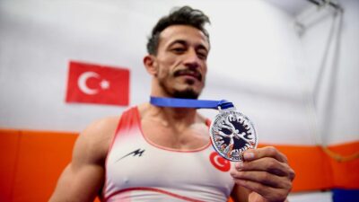 Dünya ikincisi milli sporcu Uğur Arı, gelecek yıl Macaristan'da düzenlenecek