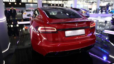 WASHINGTON (AA) – Tesla’nın otomobil teslimatları yılın üçüncü çeyreğinde beklentileri